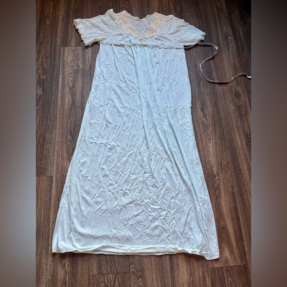 Vintage Shadowline Womens Size Medium Embroidered Slip Nightgown - Picture 5 of 11